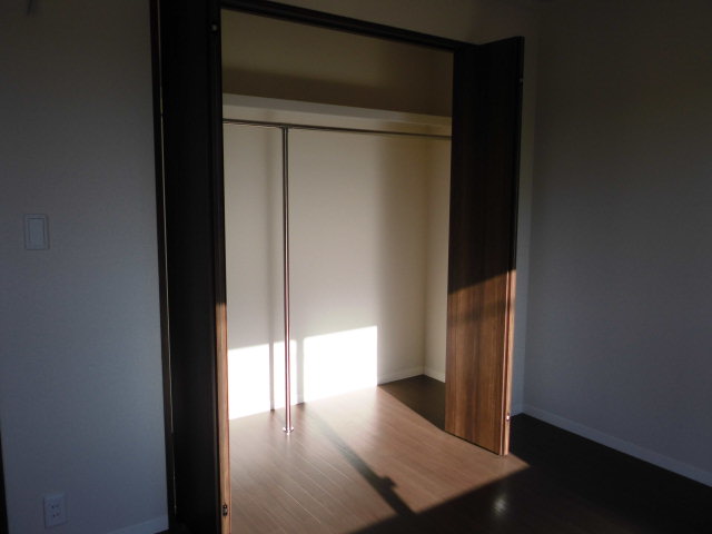Receipt. 6 tatami Western-style housing. The height has usability convenient form