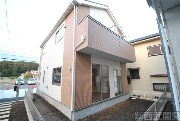 Local appearance photo. 7 Building