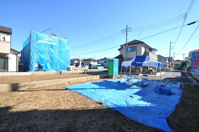 Local photos, including front road. Bright house wrapped in plenty of sunlight