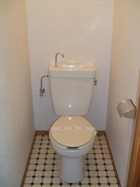 Toilet. toilet.