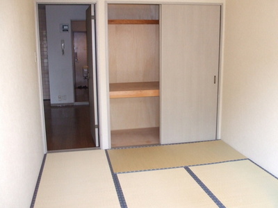 Other room space. Japanese-style room to settle