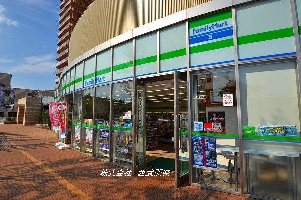 Convenience store. 880m to FamilyMart Kotesashi Towers shop