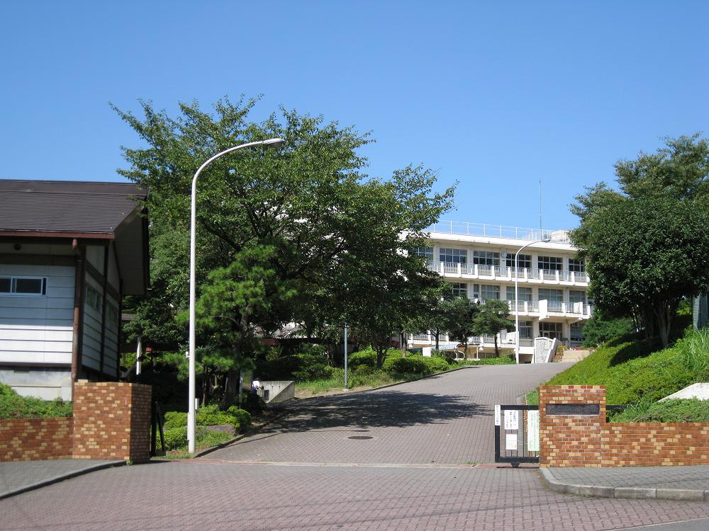 Junior high school. Tokorozawa Municipal Kamiyamaguchi junior high school (junior high school) up to 1103m