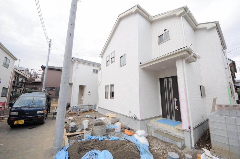 Local photos, including front road. Local (11 May 2013) Shooting