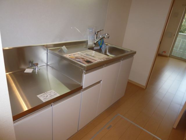 Kitchen. Two-burner gas stove can be installed