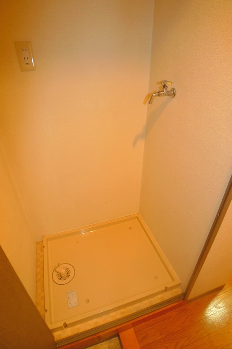 Other. Laundry Area is an indoor ◎