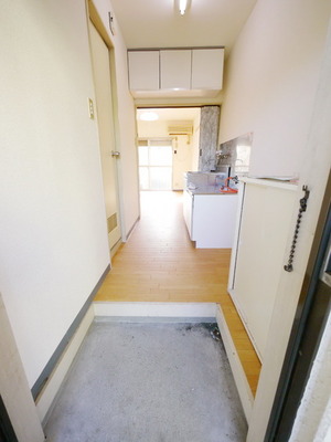 Entrance. There cupboard