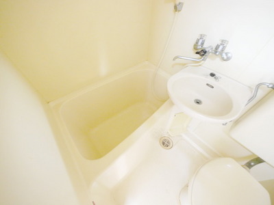 Bath. 3-point unit is a bus type.