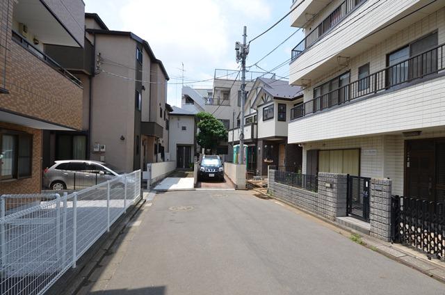 Local appearance photo. Front road is situated comfortably 6m width. Living environment is good.