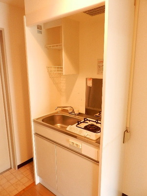 Kitchen. 1-neck with gas stove