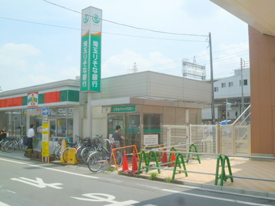 Convenience store. 570m until Thanksgiving (convenience store)