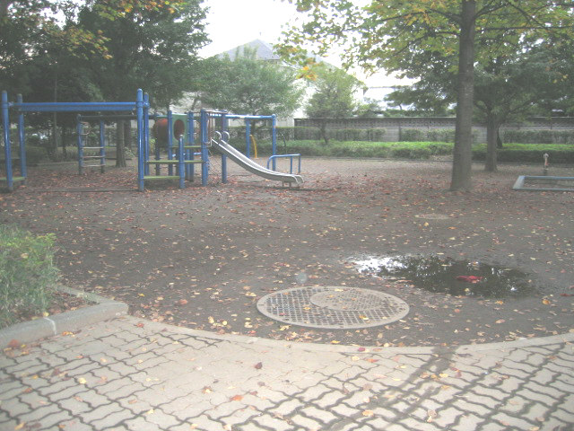 park. 340m until centrist park (park)