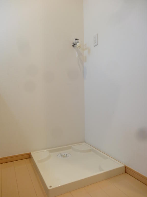 Other Equipment. Washing machine in the room (with waterproof bread)