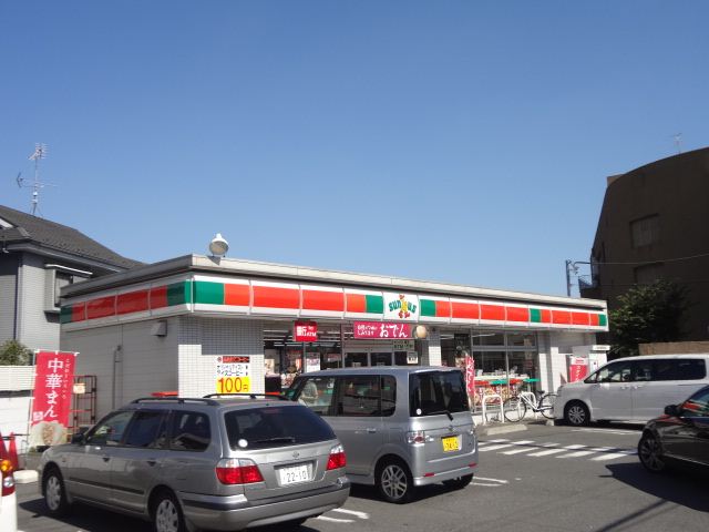 Convenience store. 560m until Thanksgiving (convenience store)