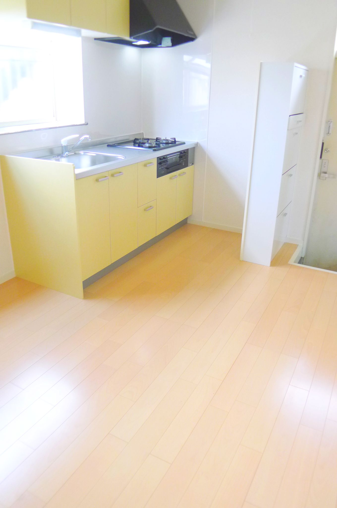 Kitchen. Sink is wide