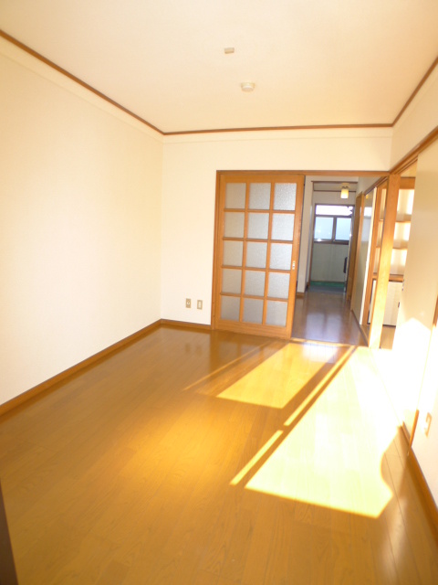 Living and room. Clean was renovation