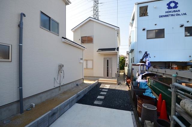 Local appearance photo. Selling local