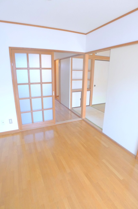 Living and room. Clean was renovation