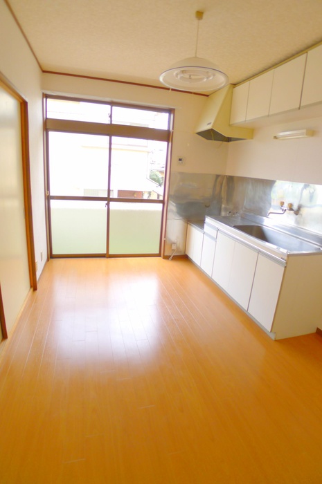 Kitchen. Bright kitchen!