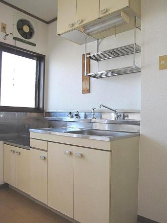 Kitchen. Gas stove installation Allowed ・ With window