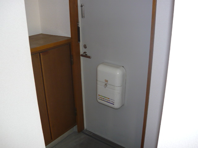 Entrance. With entrance post. Convenient with a box