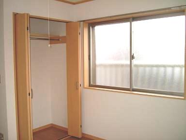 Other room space. Western-style with a storage can be enabled to use your room.