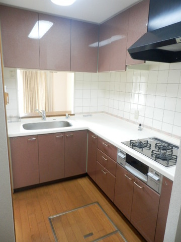 Kitchen. About the 3.6 Pledge of kitchen located under the floor storage