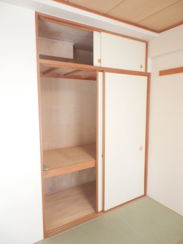 Receipt. Is a Japanese-style room of storage.