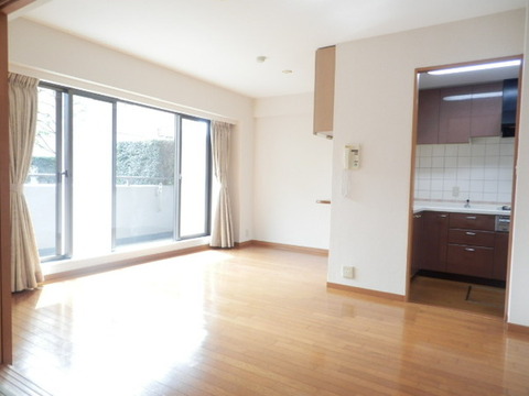 Living and room. About the 10.5 Pledge of LDK There is also a storage.