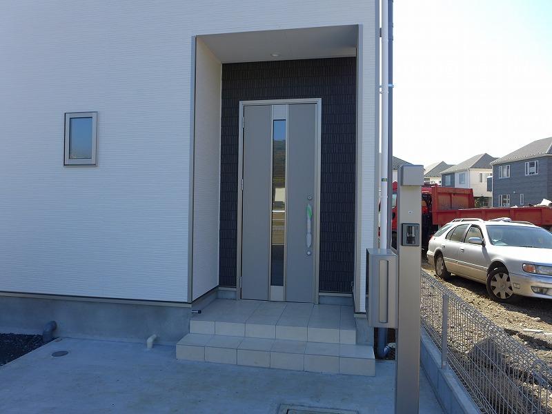 Entrance. Local (November 22, 2013) Shooting