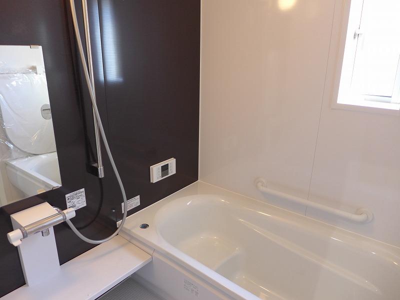 Bathroom. Local (November 29, 2013) Shooting