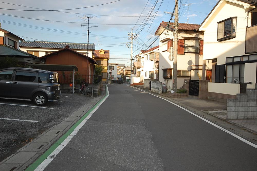 Streets around. 30m is this state to just of the main road out of the local. 