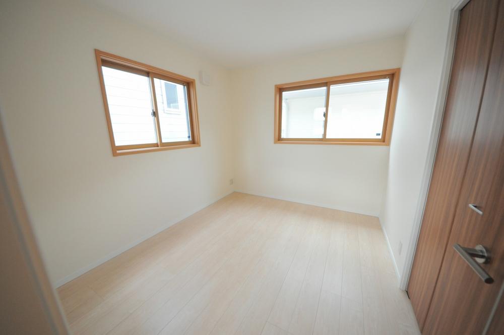 Same specifications photos (Other introspection). Same specifications