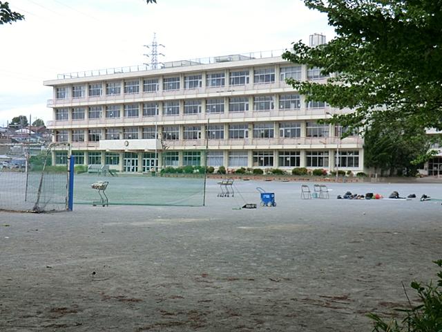 Primary school. Tokorozawa Tatsuizumi to elementary school 1220m