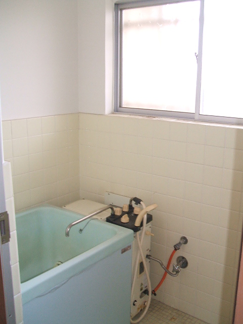 Living and room. Bathing of the window