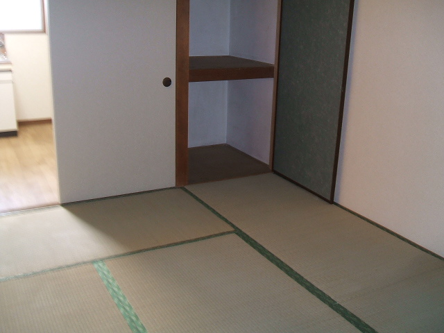 Receipt. 6 tatami is storage of Japanese-style room.