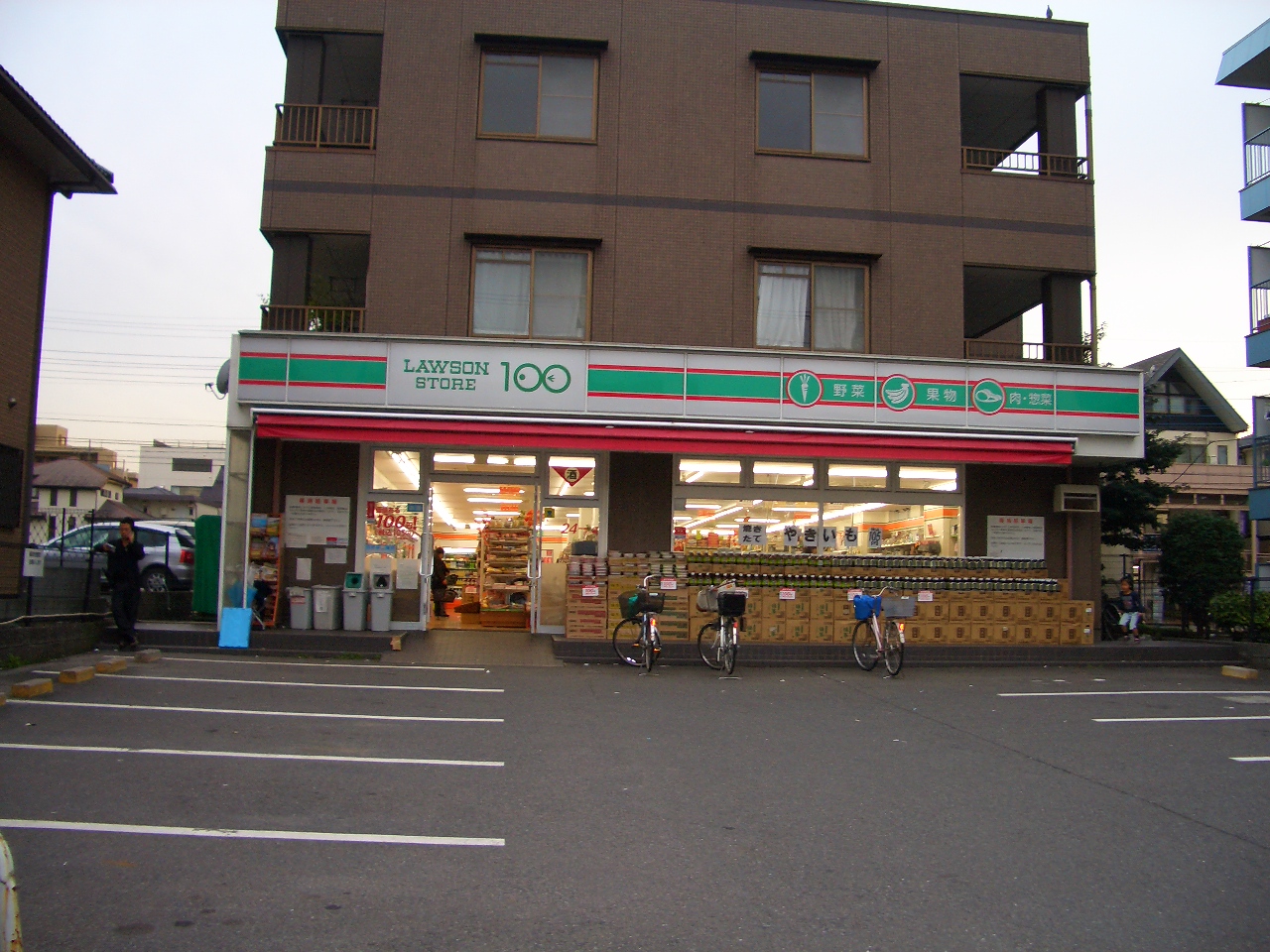Convenience store. STORE100 Higashitokorozawa store up (convenience store) 443m