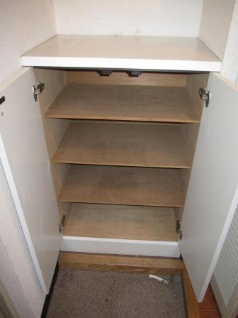 Entrance. Cupboard