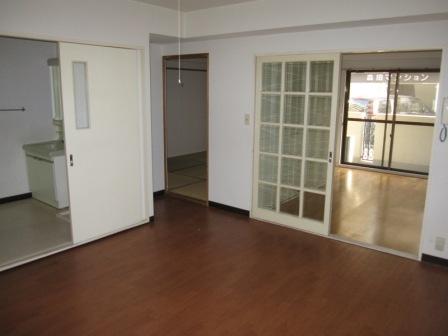 Living and room. 8 pledge spacious DK of. You can use comfortably because of the width