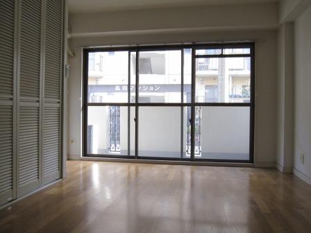 Other room space. Western-style 6.5 Pledge and spread. There is also stored securely.