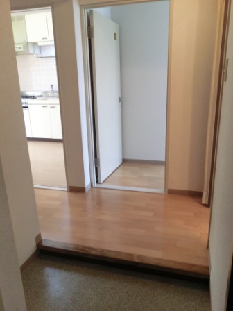 Entrance. Yes entrance hall. It is spread.