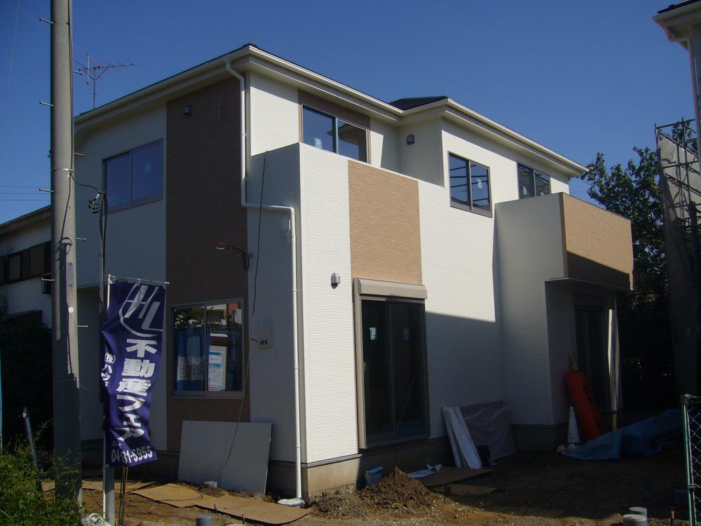 Local appearance photo. 4 Building