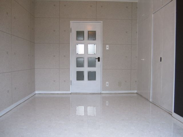 Living and room. Is a modern room with white floor