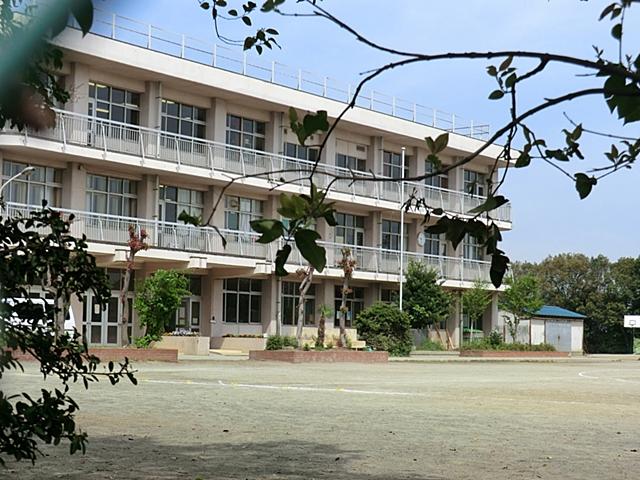 Junior high school. Tokorozawa until the municipal center Junior High School 510m