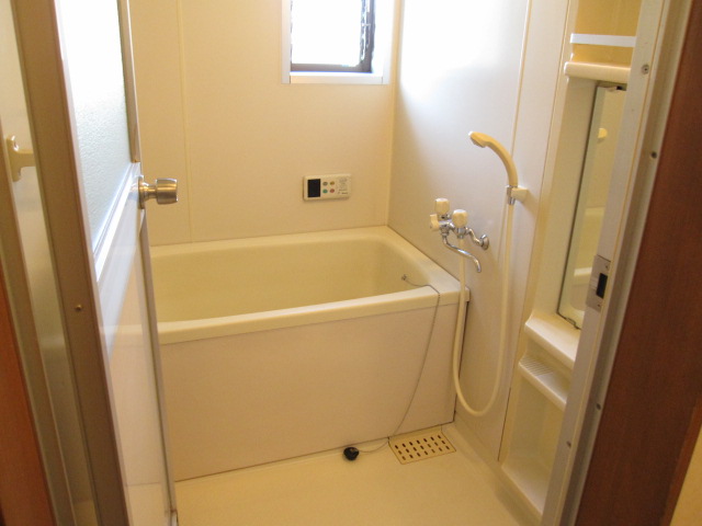 Bath. Bathing possible reheating ・ Recommended for ventilation in there window