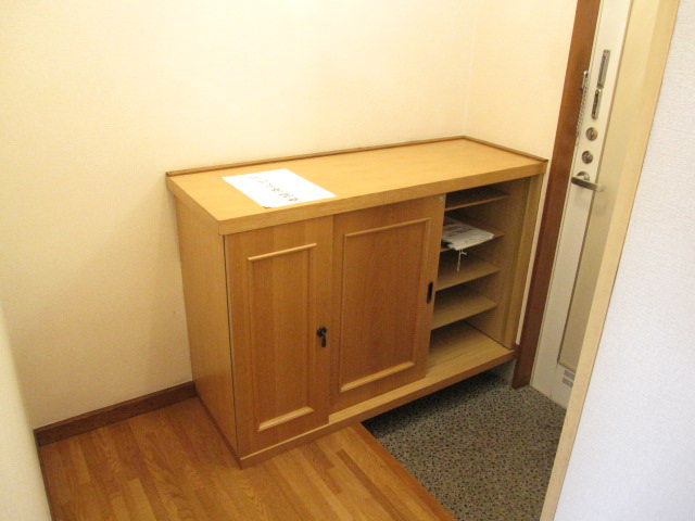 Entrance. Entrance ・ Yes shoe box