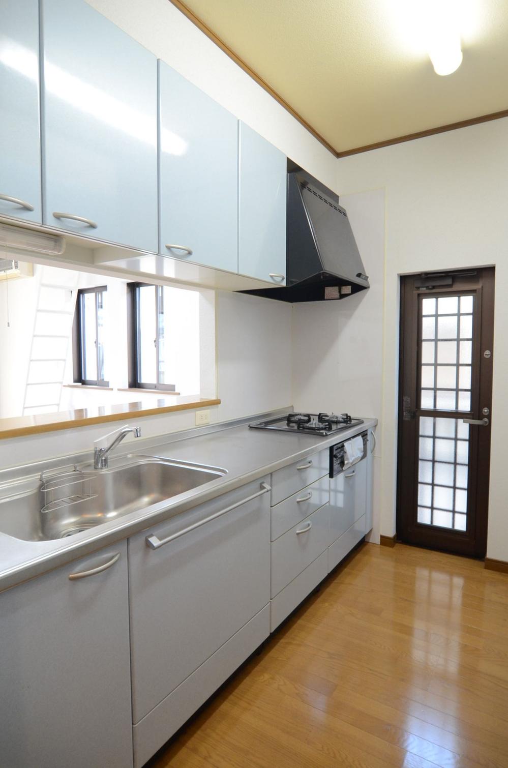 Kitchen. Indoor (11 May 2013) Shooting