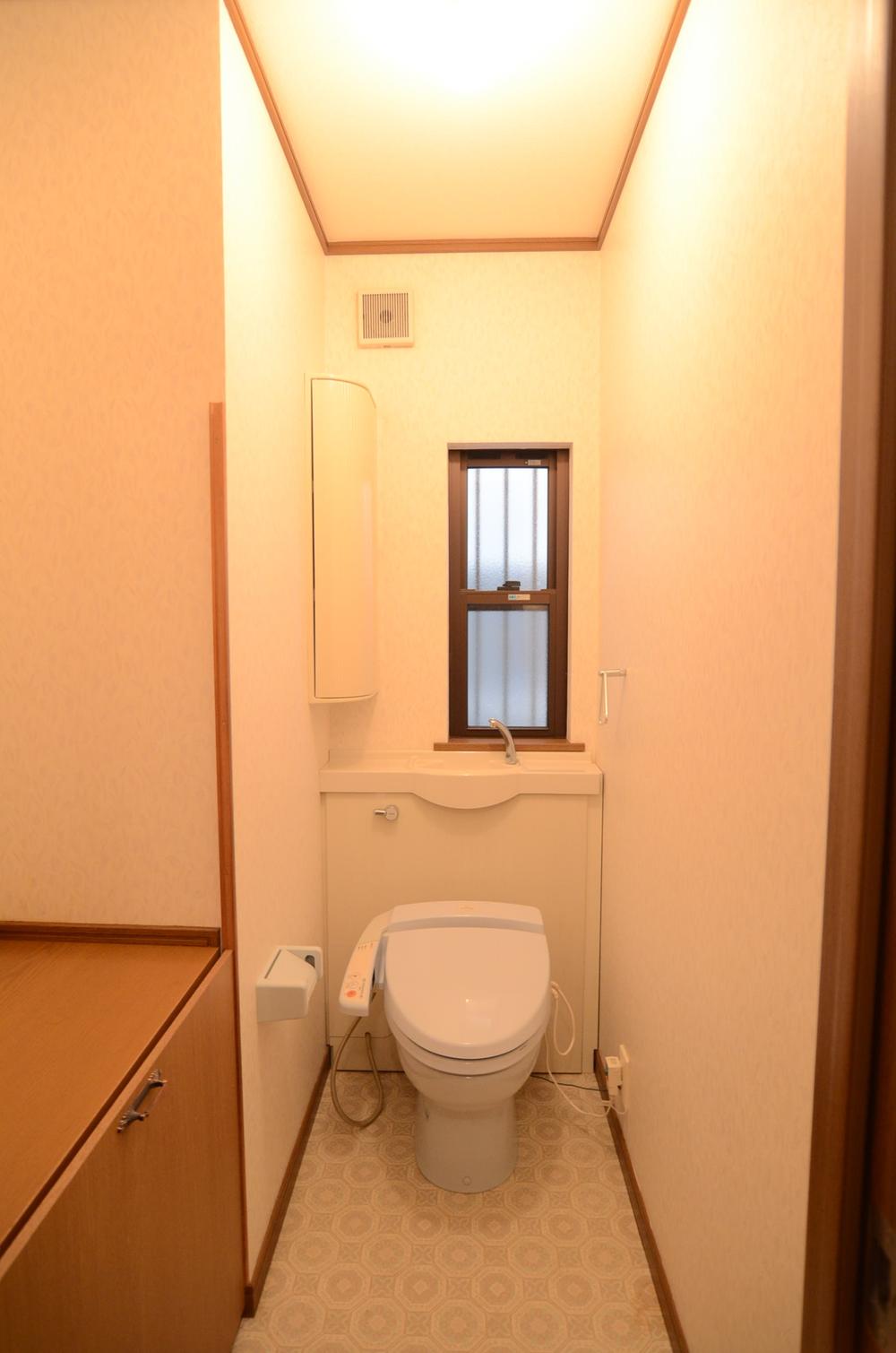 Toilet. Indoor (11 May 2013) Shooting