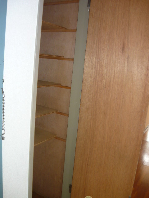 Entrance. Entrance ・ Cupboard. You can store plenty because some height.
