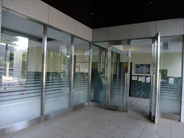 Entrance. Common areas